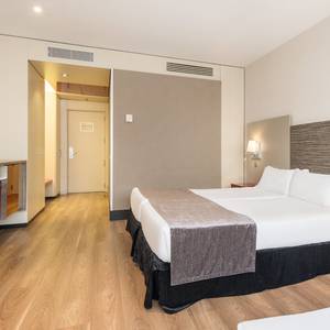 Habitación triple Hotel ILUNION Barcelona