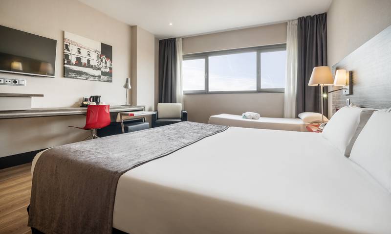 Habitación triple Hotel ILUNION Barcelona