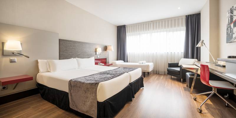 Habitación triple Hotel ILUNION Barcelona