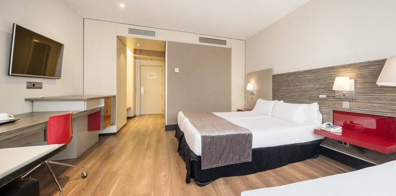Habitación triple Hotel ILUNION Barcelona