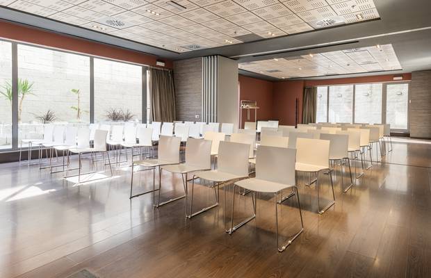 Salón Presentaciones + Exposiciones Hotel ILUNION Barcelona Barcelona