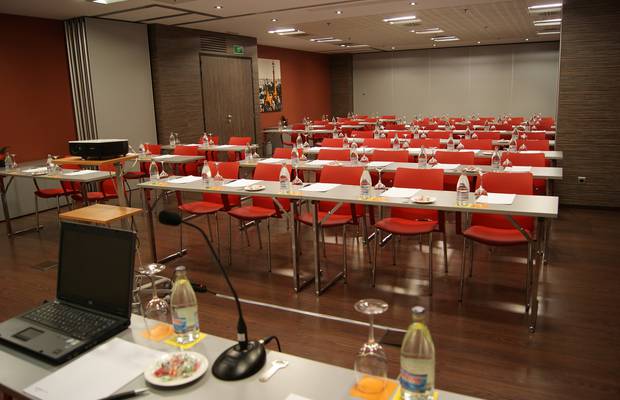 Salón Convenciones + Presentaciones Hotel ILUNION Barcelona Barcelona